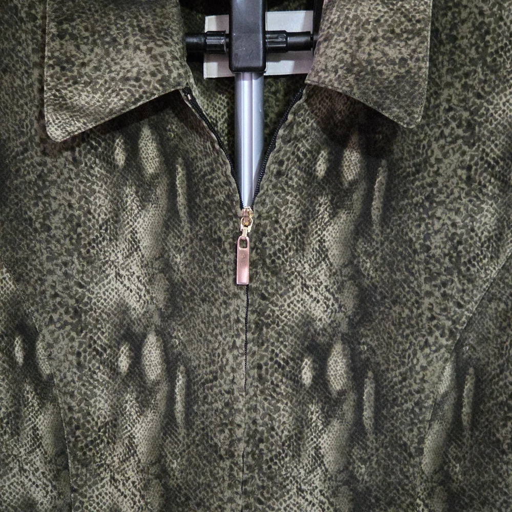 Vintage Dana Buchman 100% Silk Animal Print Zip Blouse – Size 2 - Picture 2 of 7